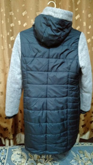 Куртка тепла 500грн.