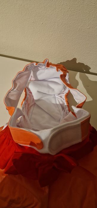 3 fraldas XL novas  higiênica reutilizáveis para cadelas, com saia.