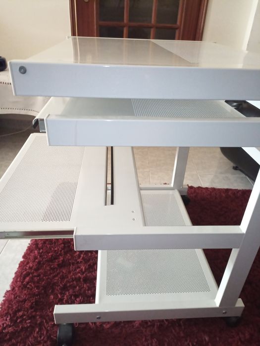 Secretaria computador e impressora em metal