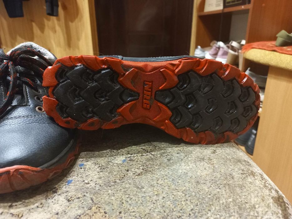 Кроссовки подростковые