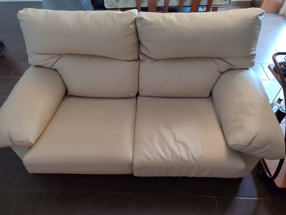 Vendo sofá  2 lugares