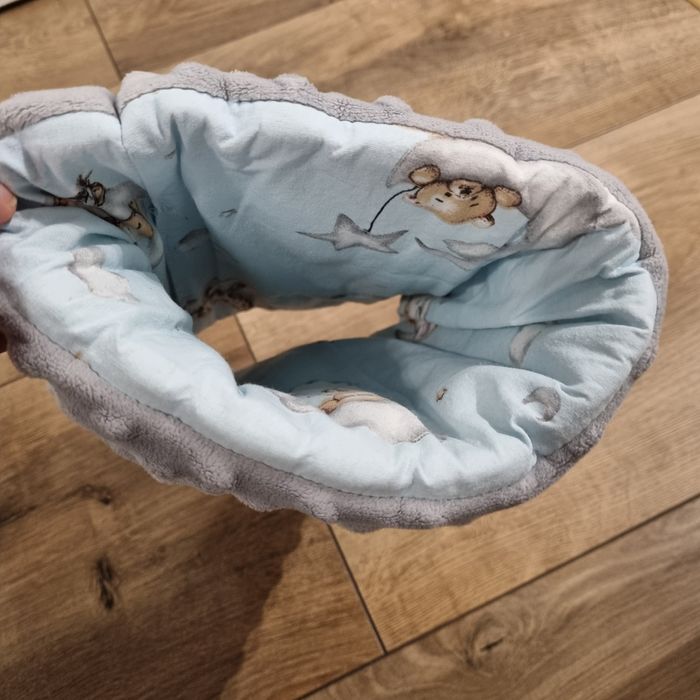 Rękaw  do karmienia pod główkę niemowlaka  na rękę mamy