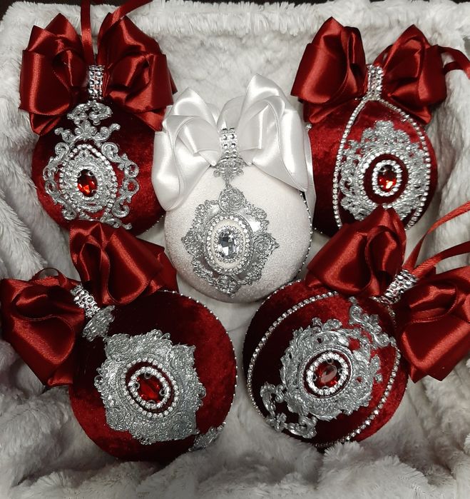 Оксамитові новорічні кулі