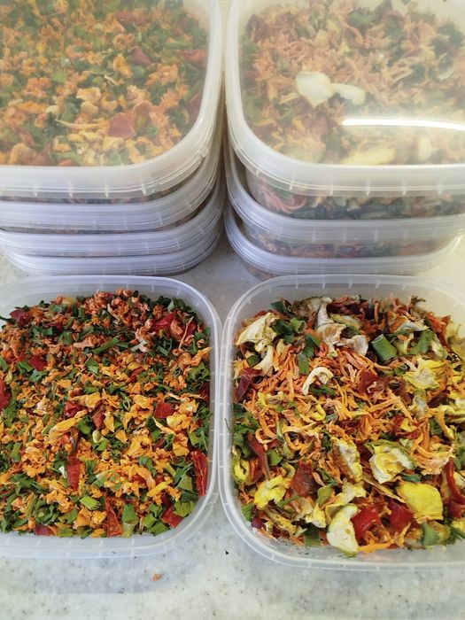 Приправа домашня з овочів та зелені