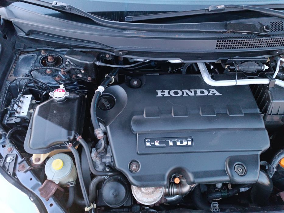 Продам Honda FR-V . Год 2005. 6 мест