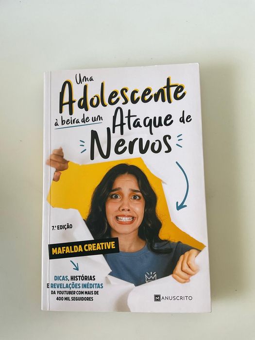 Uma adolescente à beira de um ataque de nervos