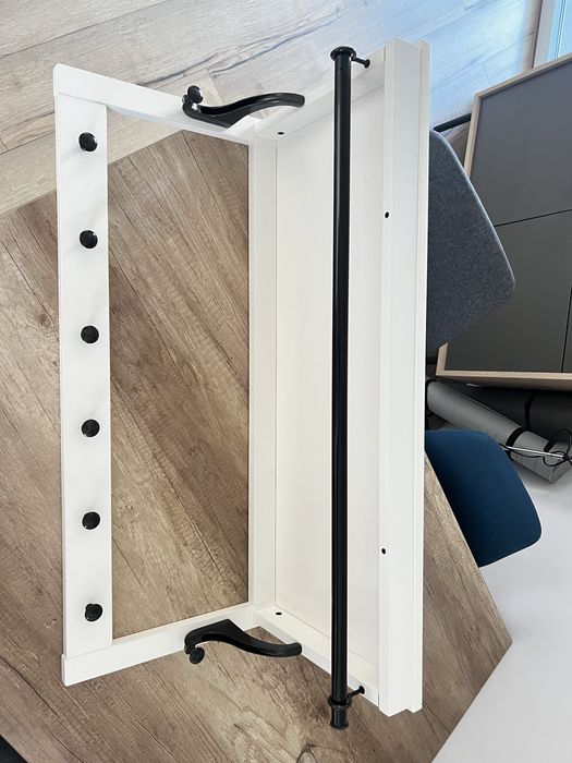 Wieszak na kurtki biały