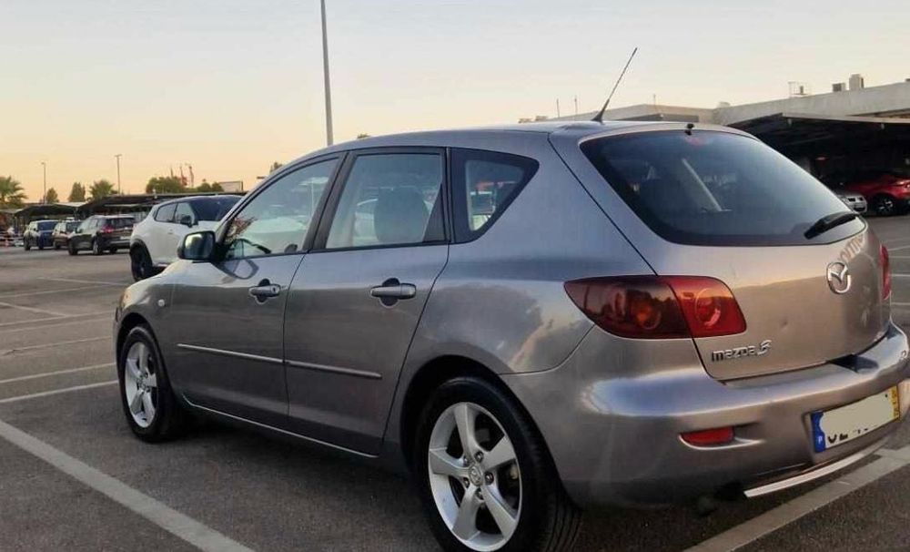 Carro mazda 2004