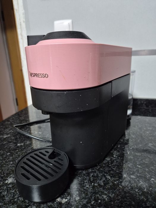 Máquina Nespresso Vertuo Pop + 12 caixas café