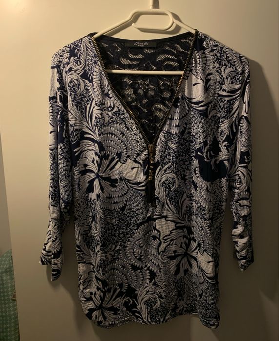 Bluzka damska kwiaty print granatowa elegancka rozmiar l/xl z dekoltem