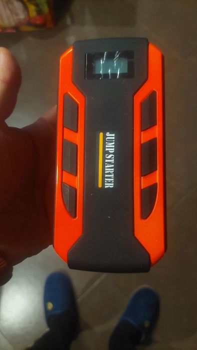 Booster arranque p/ automóveis e motas 12V e powerbank USB.