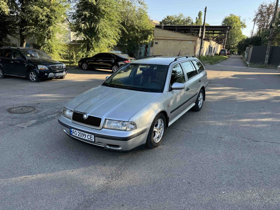 Продам Шкода Октавия 1,6 бензин 1999 год