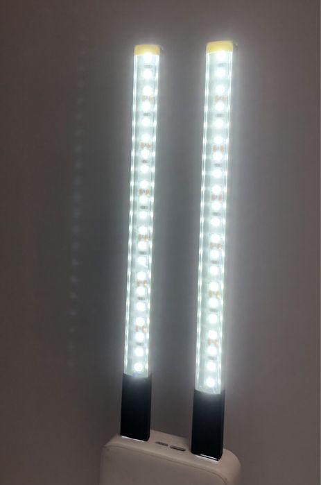 LED Світильник з USB на 21 світлодіода