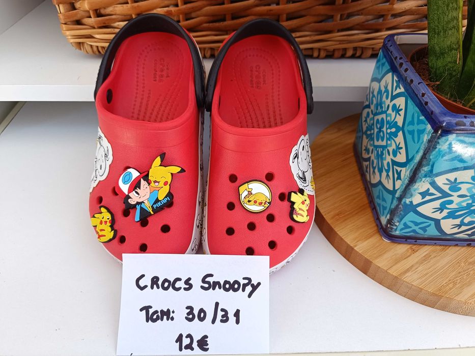 Chinelos Haivaianas e Crocs de criança