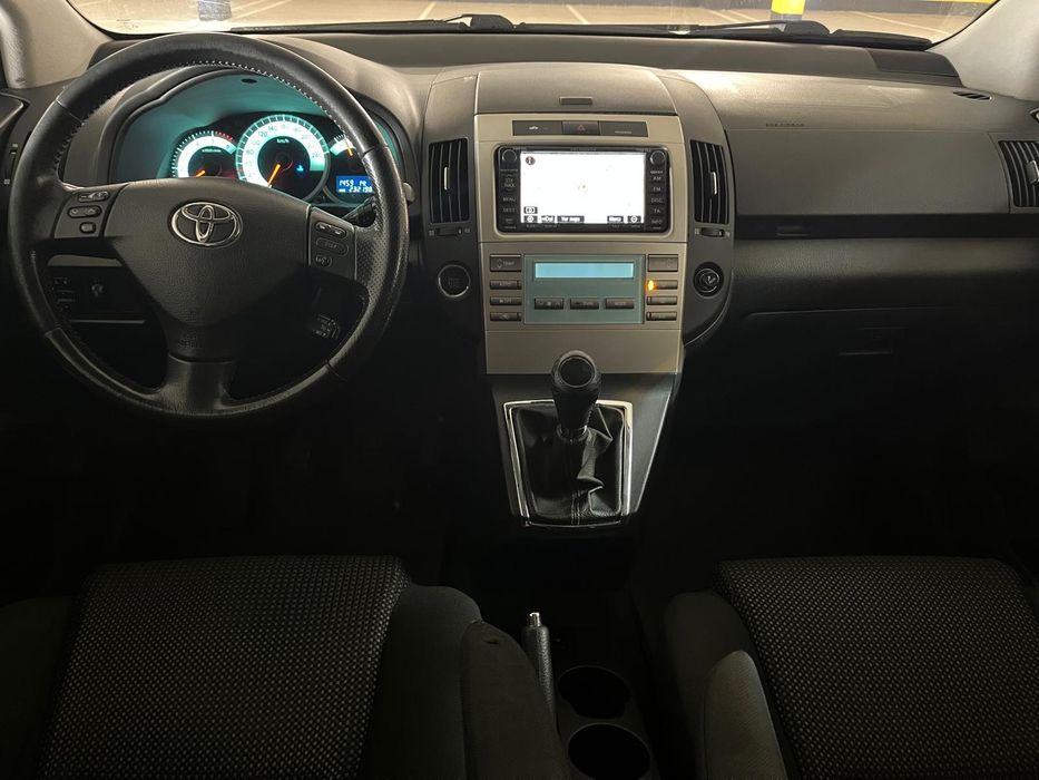 Toyota Corolla Verso 2.2  D-Cat 177CV