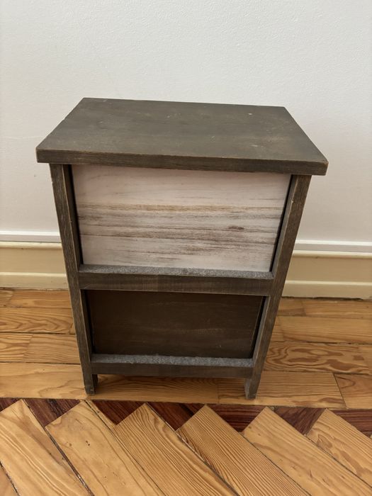 Mesa de cabeceira rustica / pequeno móvel de apoio