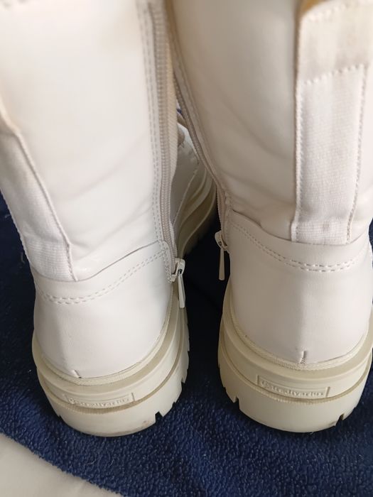 Botas n 37 Stadivarius  (quase novas) cor Bege