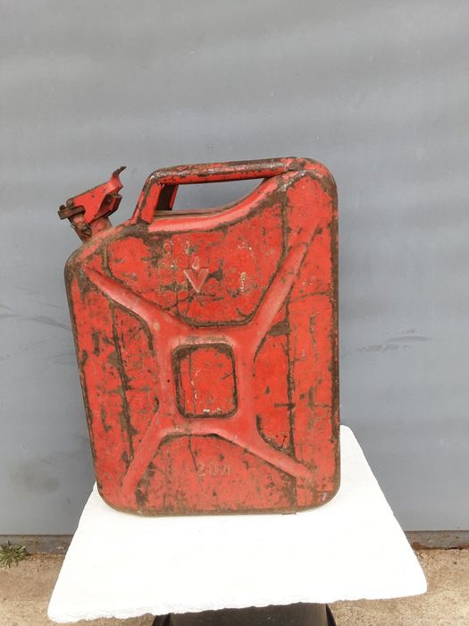 Канистра 20 л продам