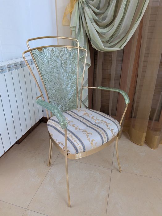 Conjunto mesa de jantar e cadeiras elegante