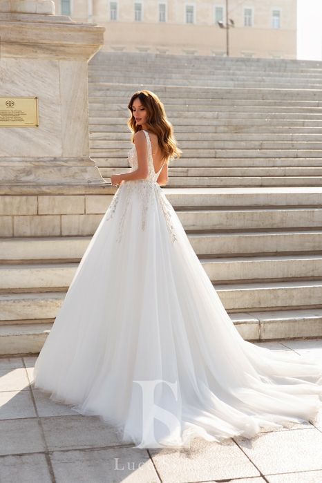 Весільна сукня...