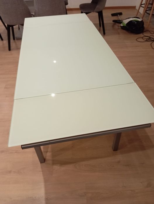 Mesa extensível e cadeiras