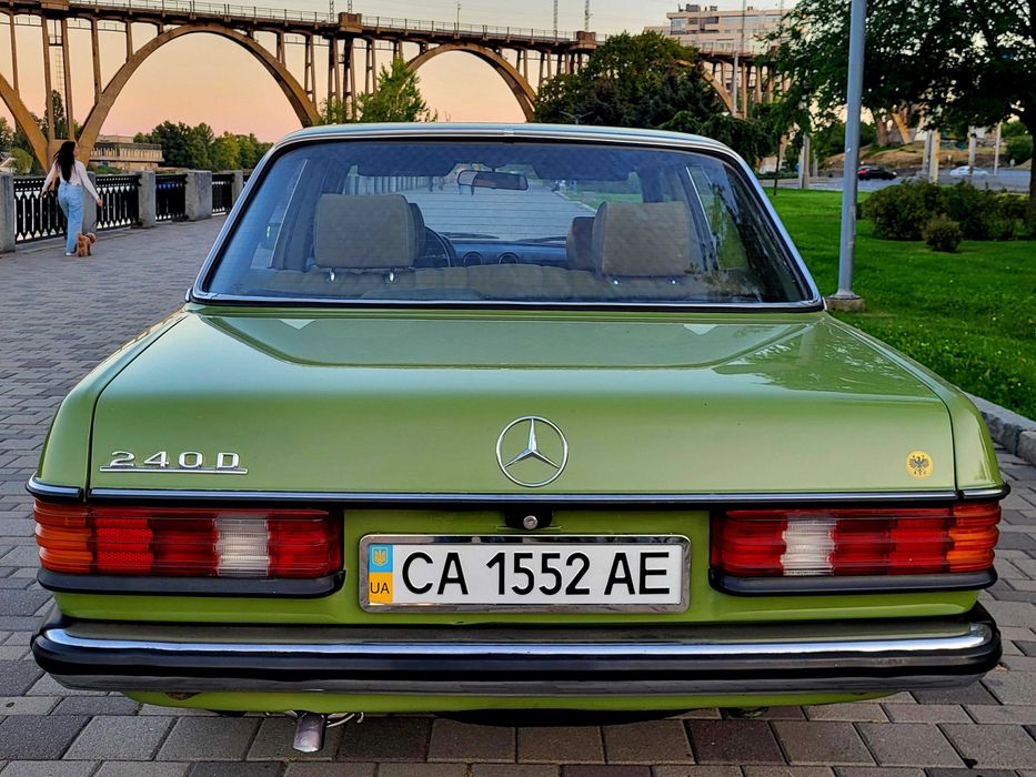 Mercedes-123  Classic  Old Car