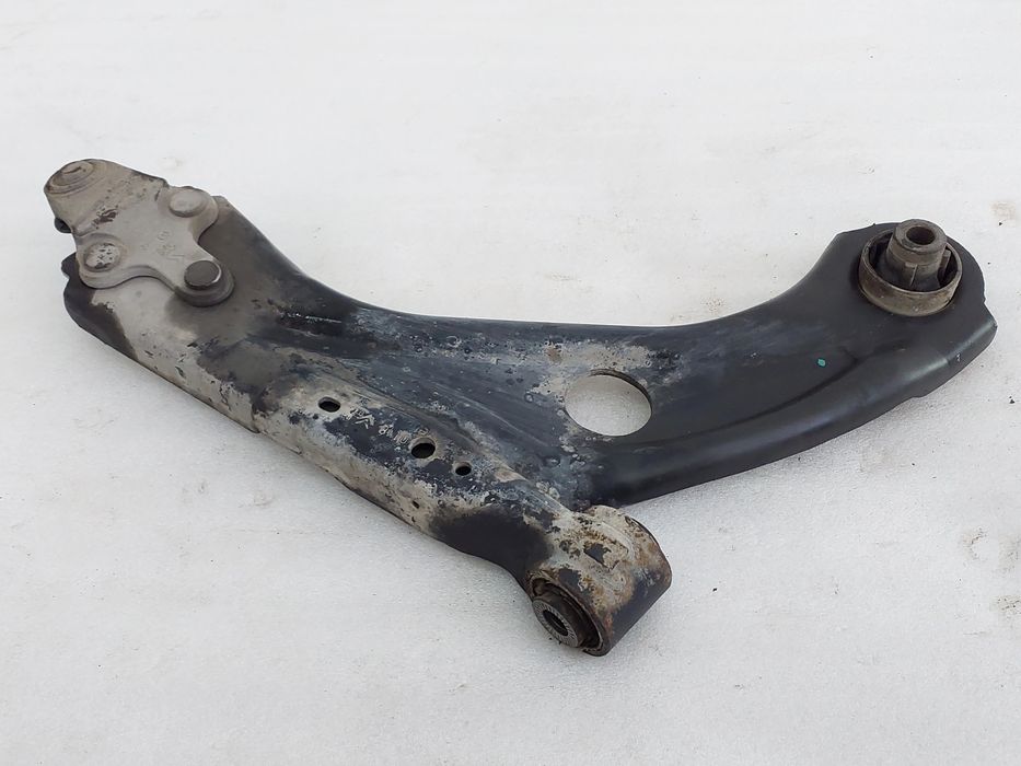 Braço de suspensão frente esquerdo PEUGEOT 3008 II (M_)