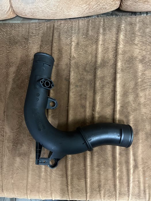 Патрубок надува Tiguan 2 6c0145770a