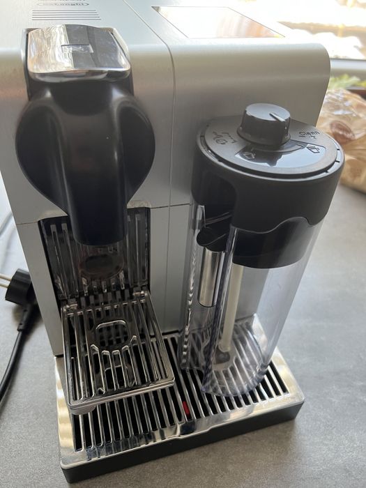 Ekspres do kawy Nespresso DeLonghi ze spieniaczem mleka