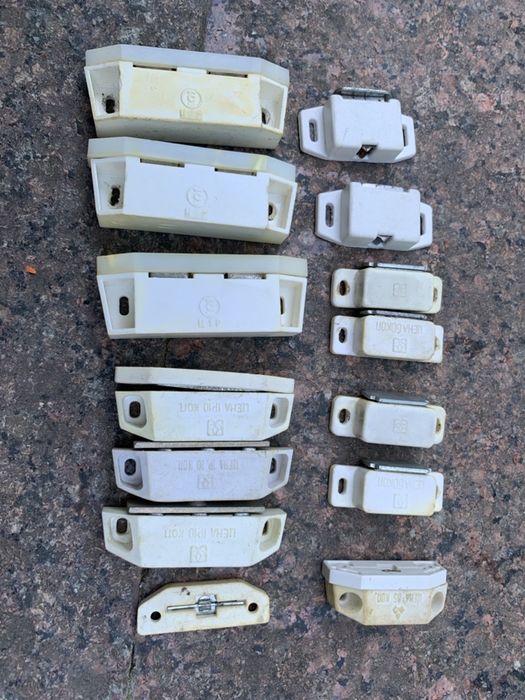 Крепеж, фурнитура - уголки, магниты