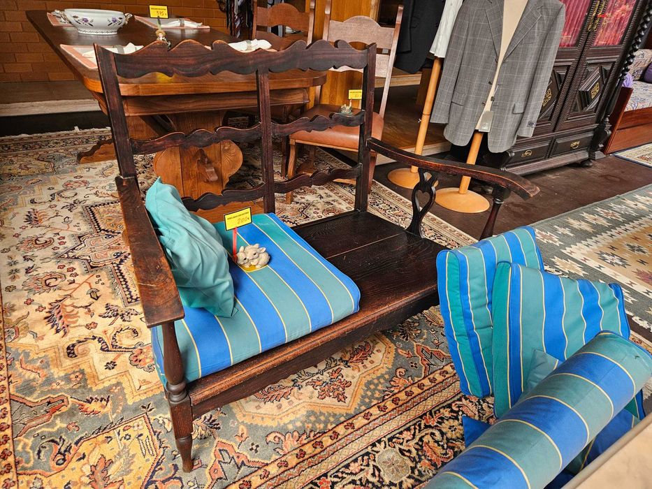 Banco antigo em madeira - Muito bom estado geral