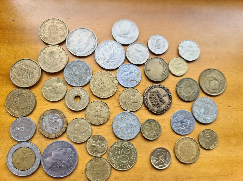 varias moedas antigas