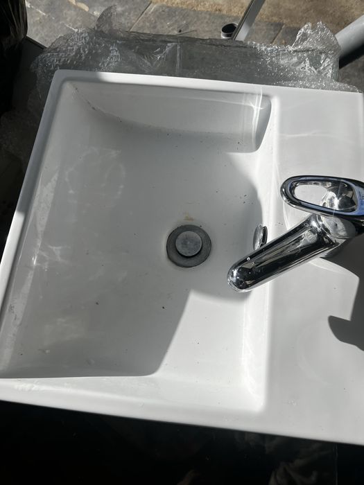 Lavatório de bancada + torneira monocomando – Bom estado