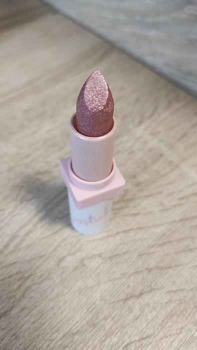 Szminka do ust z drobinkami