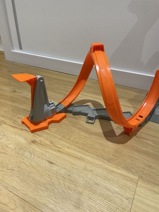 hot wheels podwójna pętla