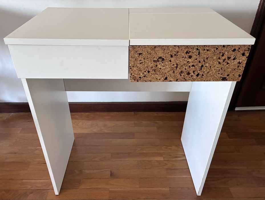 Toucador com espelho IKEA