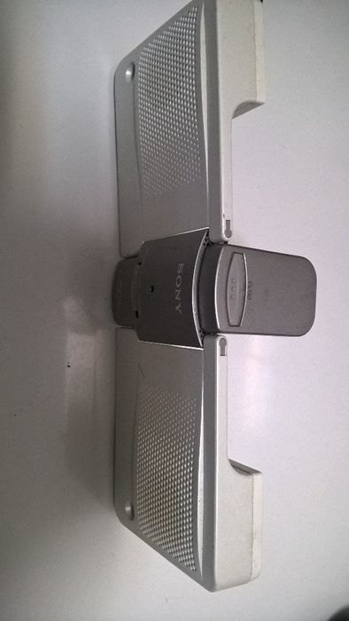 Colunas SONY alimentadas por pilhas AA