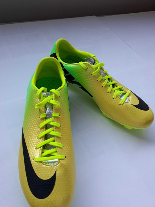 Nike Mercurial Veloce FG - para o número 40,5 - edição em Carbono