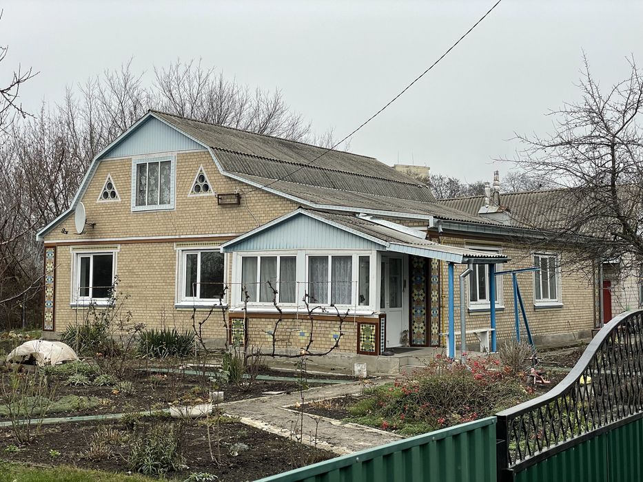 Продам великий житловий будинок