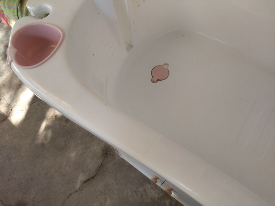 Banheira de Bebé Branca com Apontamentos Rosa