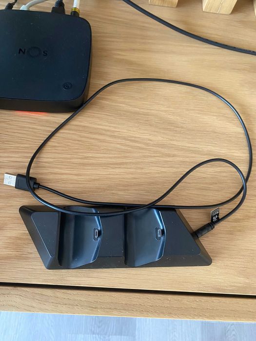 PlayStation 4: 2 Comandos + Acessórios – Braga