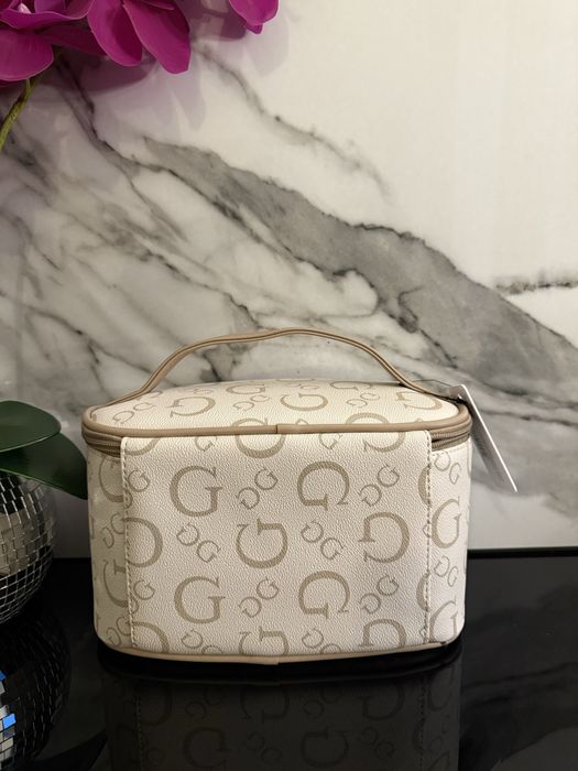 Nowa kosmetyczka kuferk guess