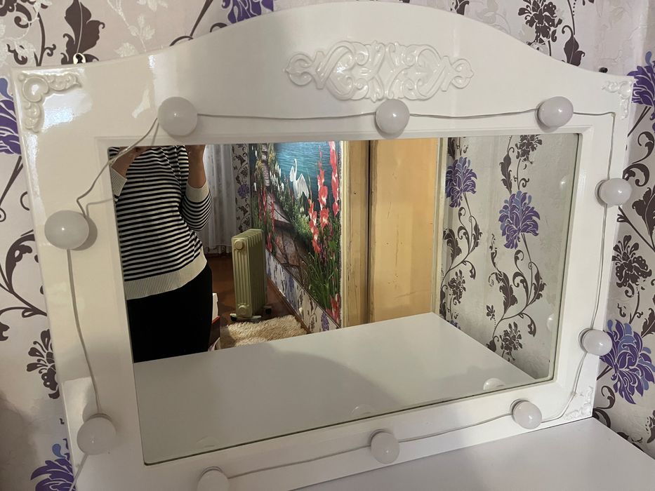 Дзеркало з освітленням через юсб