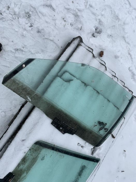 Боковые стекла Audi A6C4 100C4 боковое стекло переднее Ауди а6с4