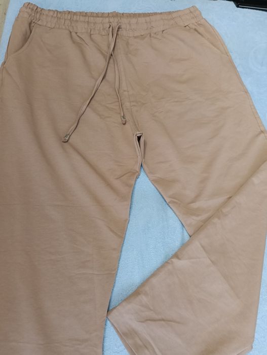 Spodnie dresowe beżowe