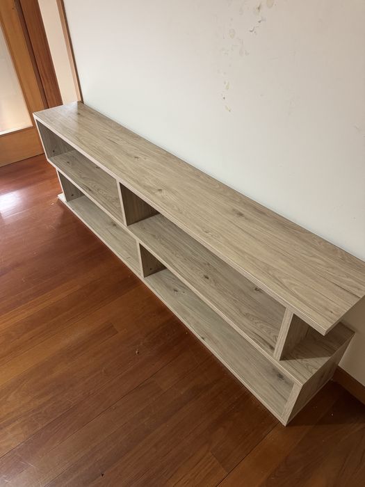 Desocupação – Mesa c/ 4 Cadeiras + Móvel TV + Estrado + Colchão de Camping