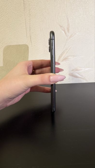 Продам Iphone 11 на 128 ГБ