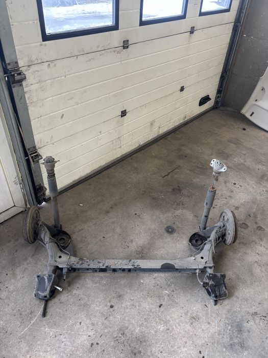 Belka tył oś zawieszenia  skoda rapid bębny