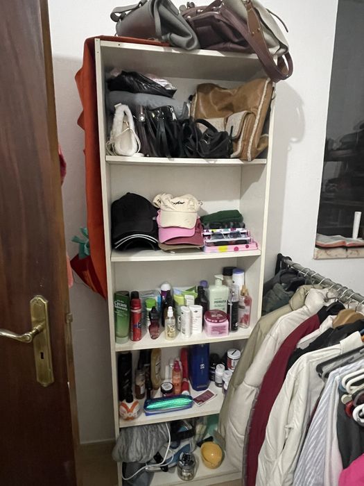 Estante Livreiro Branca Alta com 6 Prateleiras (Estilo IKEA Billy) – Ótima para Arrumação