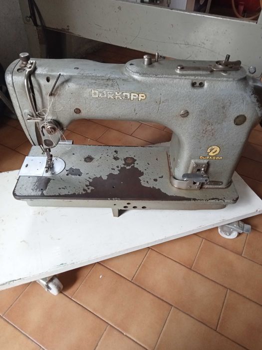 Máquina de costura industrial